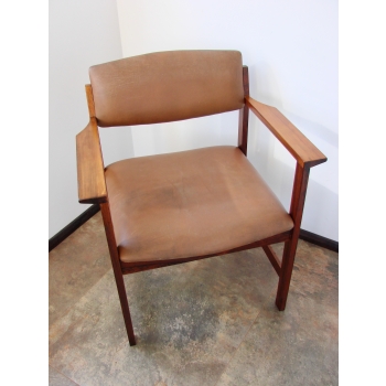 fotel vintage mid century drewniany skórzany